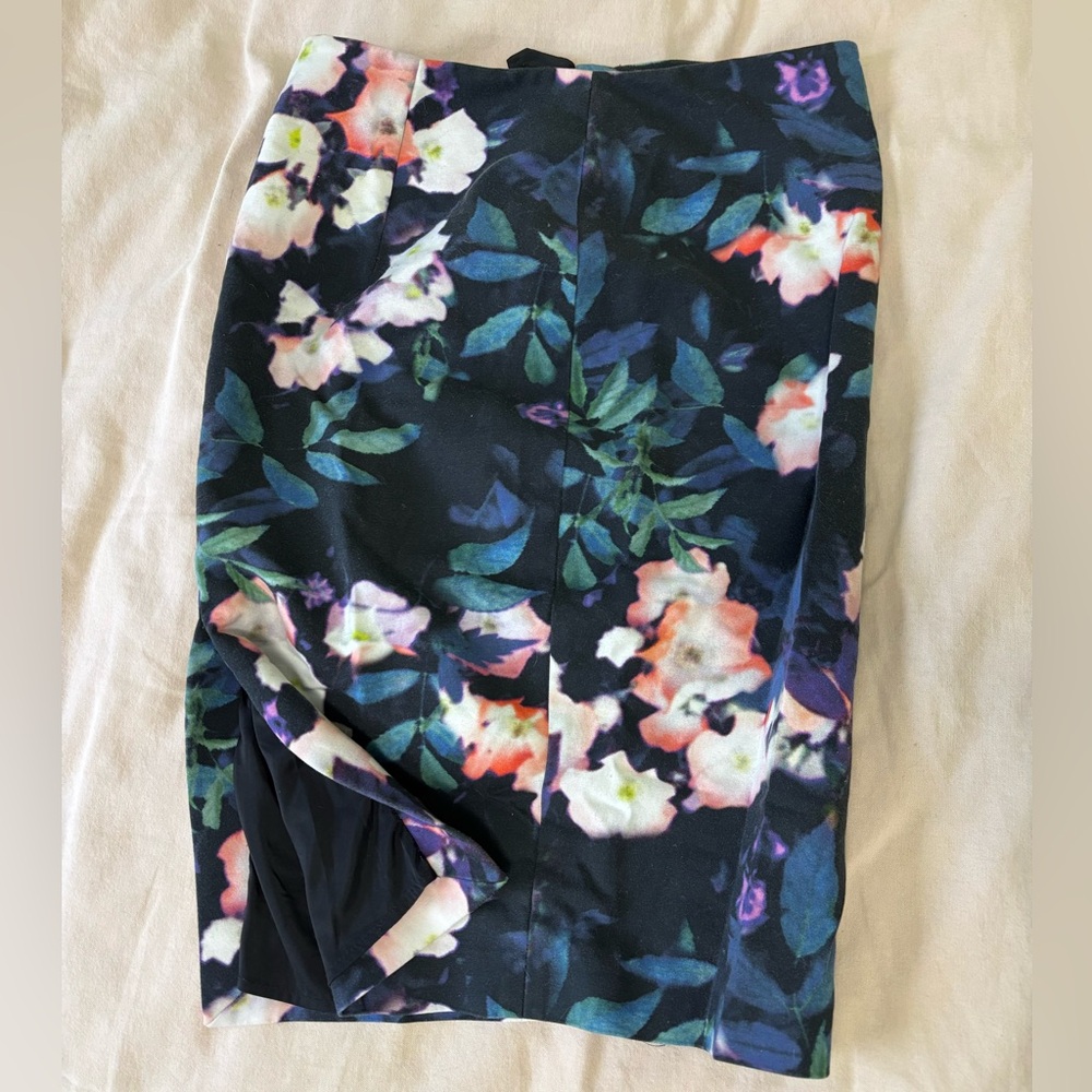 RW&CO. Dark Floral Pencil Skirt